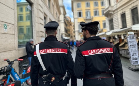 Arrestato un ladro dopo aver rubato il cellulare a una guida turistica