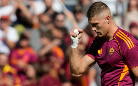 La Roma conquista la vittoria contro il Parma e raggiunge il Napoli in vetta