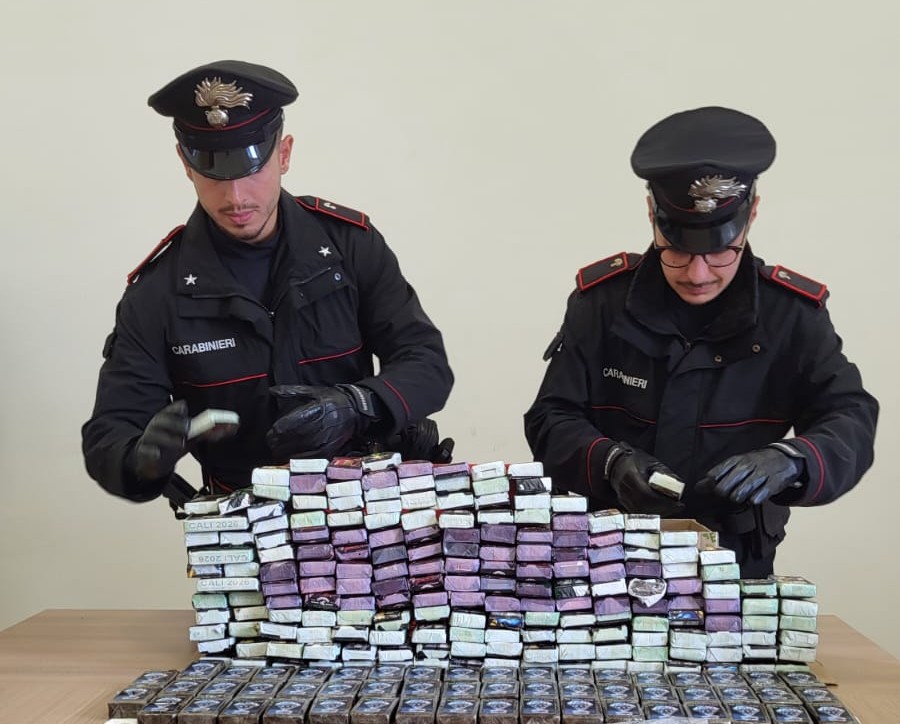 Maxi operazione antidroga: 15 arresti e oltre 25 kg di stupefacenti sequestrati