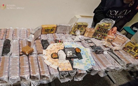 Scoperti due quintali di droga destinati allo spaccio nella Capitale: un arresto effettuato