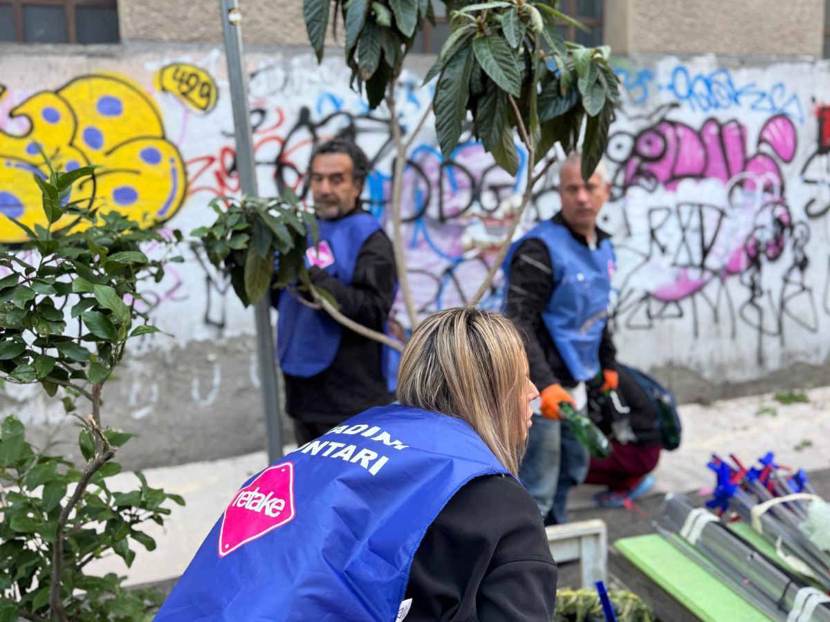 Volontari all’Esquilino: 200 kg di rifiuti raccolti e 40 piante piantate