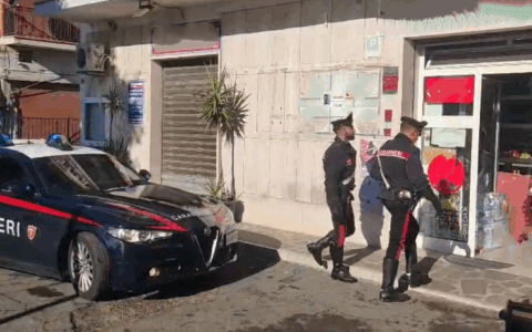 Arrestati due uomini per rapina in minimarket ad Albano Laziale