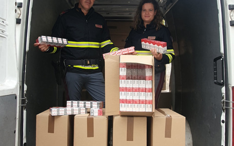 Arrestato per trasporto di oltre un milione di sigarette di contrabbando in A1