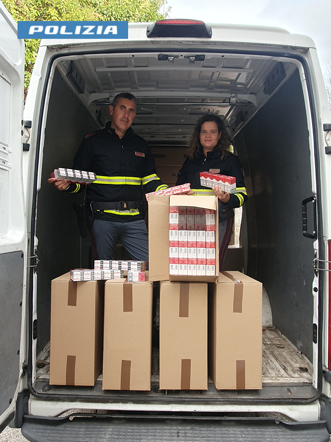 Arrestato per trasporto di oltre un milione di sigarette di contrabbando in A1