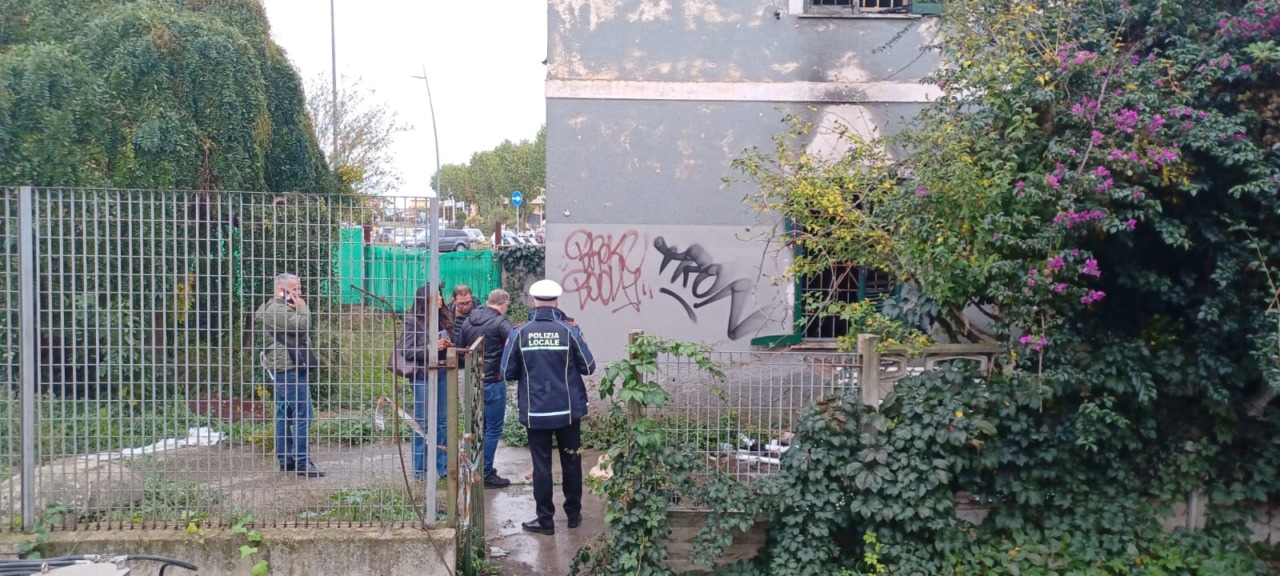 Chiusura di un immobile abbandonato alla stazione di Lavinio, soccorso un senzatetto