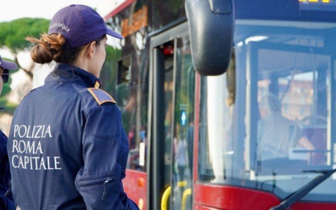 Controllore Atac aggredito da un passeggero senza biglietto: denunciato un 21enne spagnolo
