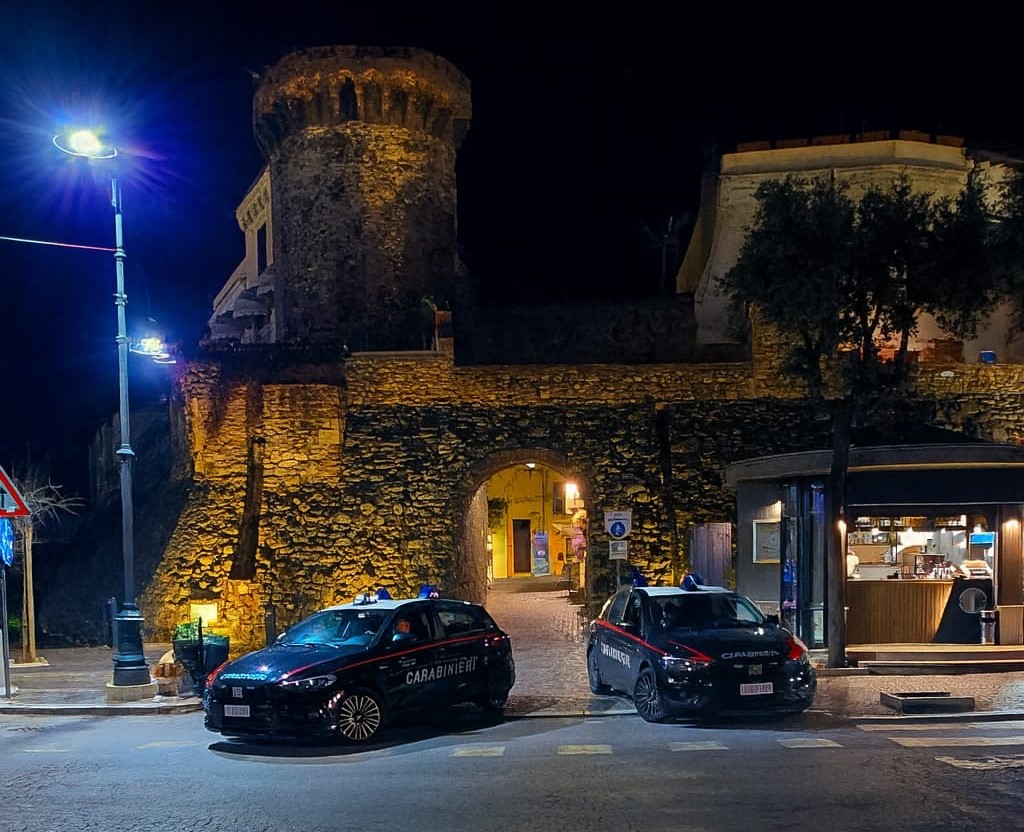 Detonazione all’alba, auto danneggiata a Nettuno. Carabinieri avviano indagini