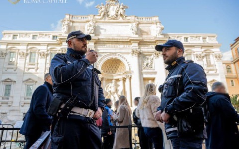 Due sul monopattino, conducente aggredisce la Polizia Locale