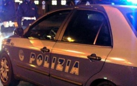 Esplode una bomba carta nell’androne di una palazzina popolare a Primavalle