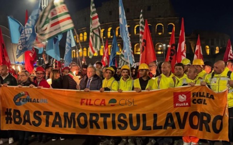 Fiaccolata in memoria di Octav Stroici: “Basta morti sul lavoro”