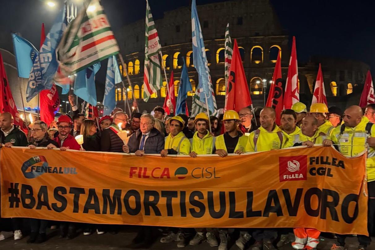 Fiaccolata in memoria di Octav Stroici: “Basta morti sul lavoro”