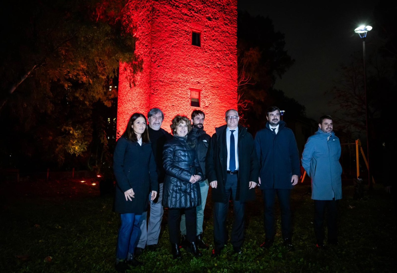 Il Sindaco Gualtieri accende la nuova illuminazione della Torre di San Tommaso a Tor Marancia