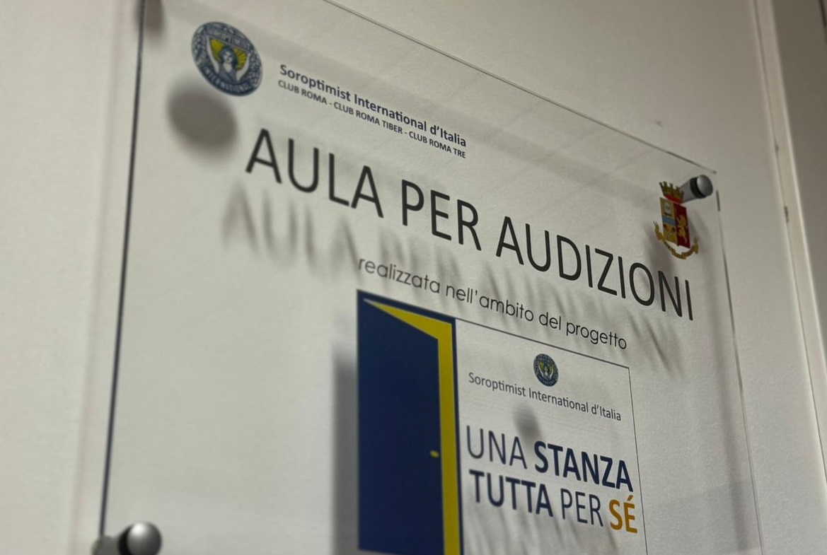 Inaugurata al Commissariato Spinaceto “Una Stanza tutta per sé” contro la violenza sulle donne