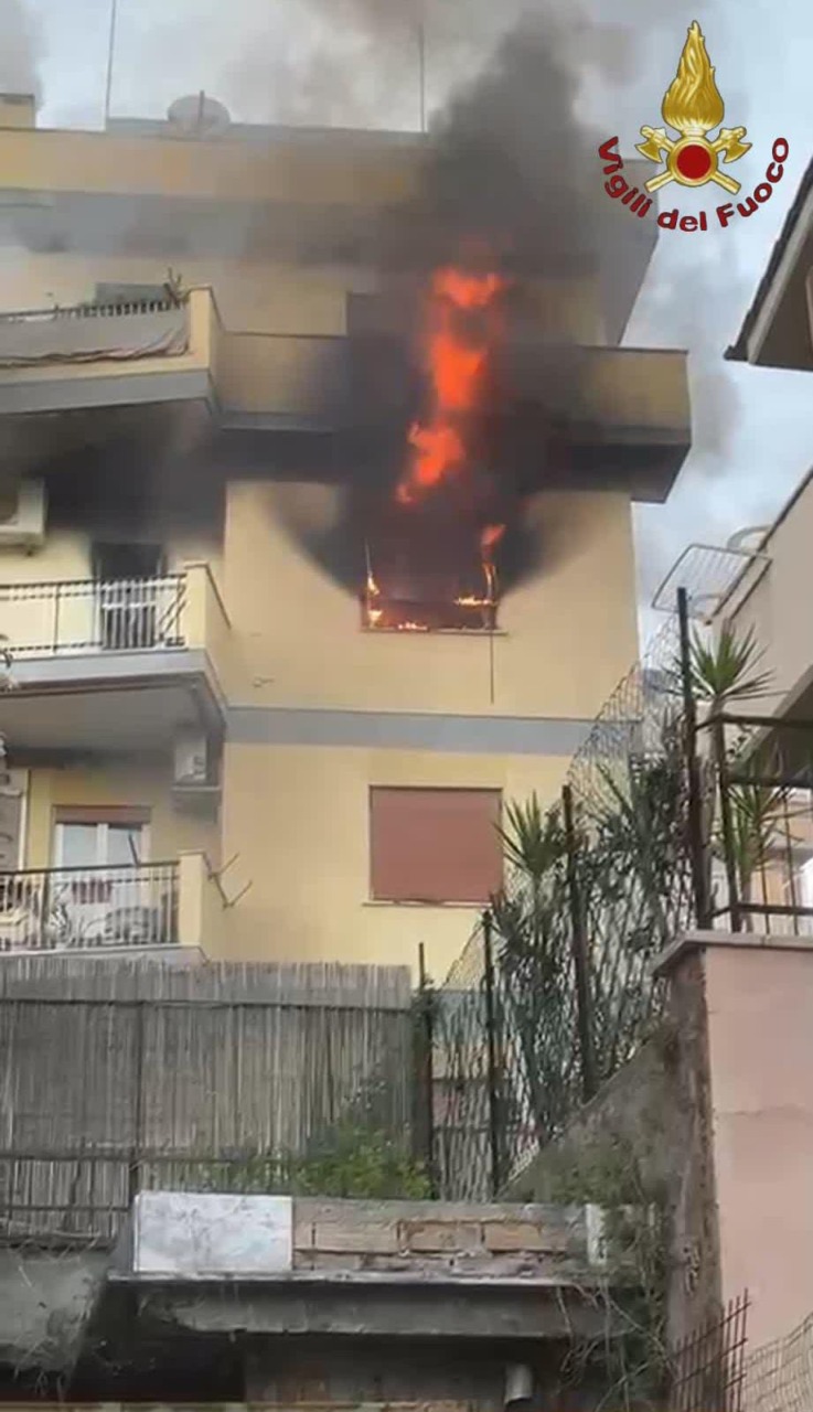 Incendio a Primavalle: due intossicati in ospedale
