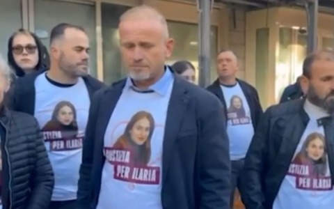 Inizia il processo per l’omicidio di Ilaria Sula, i genitori in aula chiedono giustizia