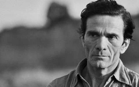 Ostia commemora Pasolini: 50 anni dalla sua scomparsa con una corona d’alloro