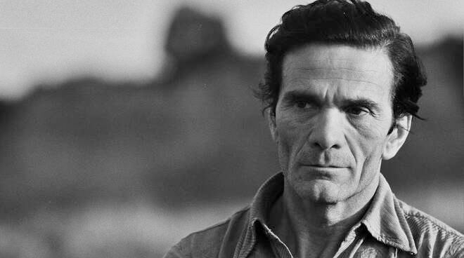 Ostia commemora Pasolini: 50 anni dalla sua scomparsa con una corona d’alloro