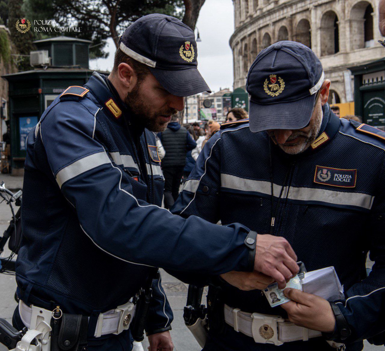 Polizia Locale al lavoro contro saltafila e promoter abusivi a Roma