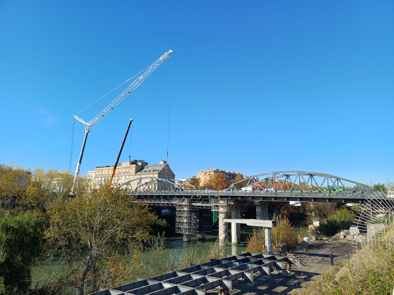 Ponte dell’Industria, installati gli arconi storici. Il ponte rimane aperto al traffico
