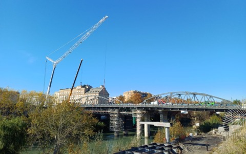 Ponte dell’Industria, installati gli arconi storici. Il ponte rimane aperto al traffico