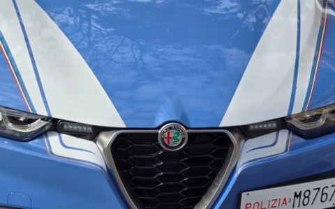 Ragazzo minorenne fugge dalla polizia e investe un pedone a Roma