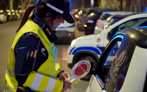 Sicurezza stradale: ritirate 20 patenti e denunciate 10 persone per guida in stato di ebbrezza
