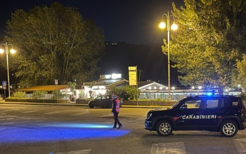 Tre arresti per tentato omicidio dopo un investimento di due ragazzi in discoteca