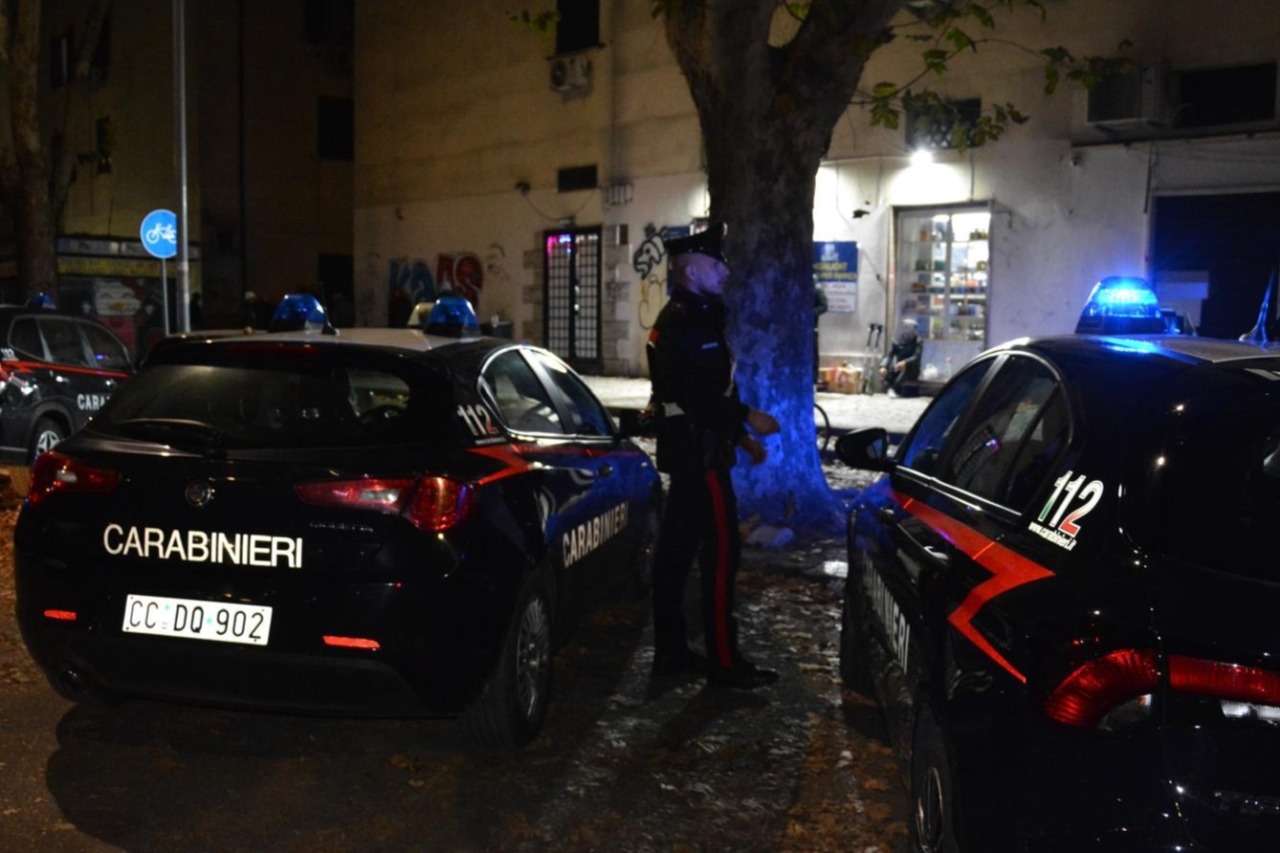 Un 21enne aggredito e derubato nel quartiere Don Bosco: due uomini in manette