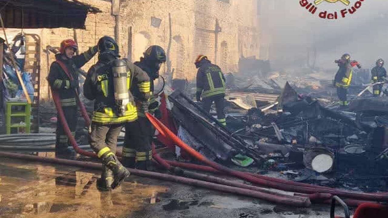 Un nuovo rogo all’ex Mira Lanza preoccupa i residenti di Roma