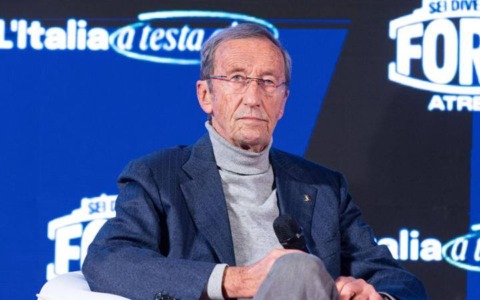 Applausi per Fini ad Atreju: “È un ritorno a casa”