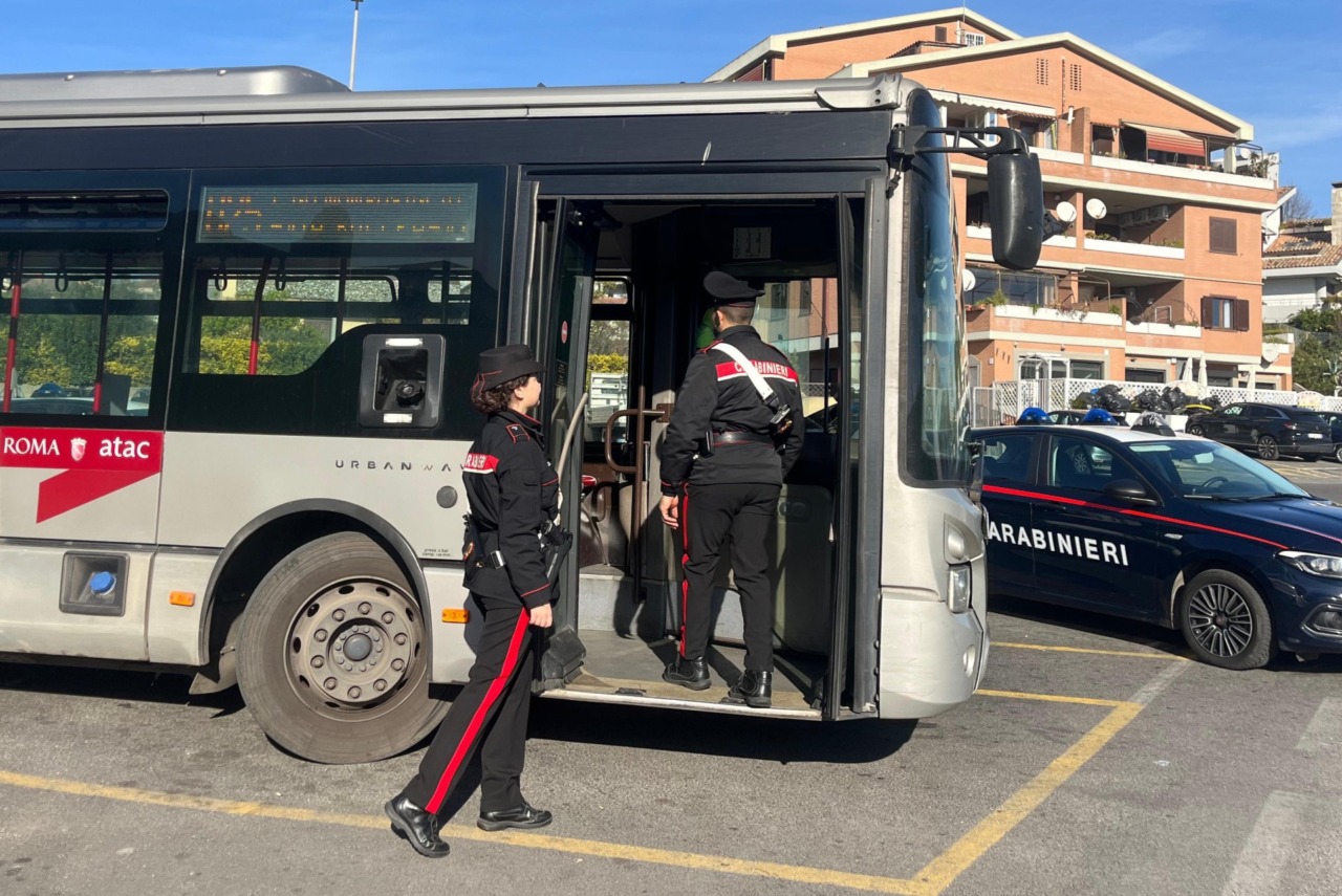 Arrestato un 51enne armato su un autobus di linea