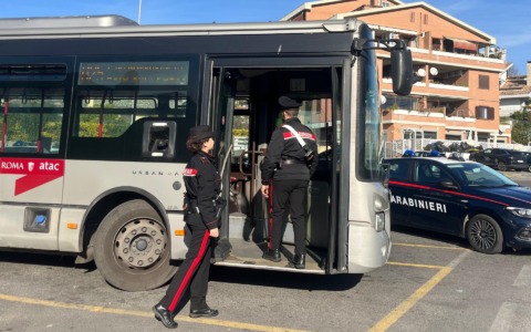 Arrestato un 51enne armato su un autobus di linea