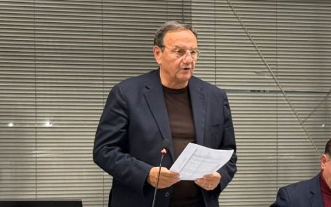 Centrosinistra chiede dimissioni del sindaco Baccini, il centrodestra lo difende