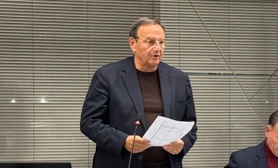 Centrosinistra chiede dimissioni del sindaco Baccini, il centrodestra lo difende