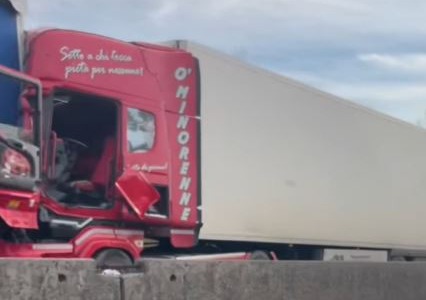 Chiusura temporanea della SS 148 “Pontina” per incidente