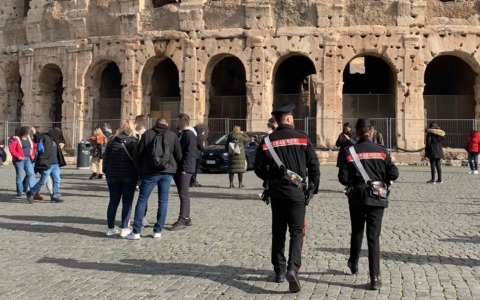 Controlli intensificati nel centro storico: sette arresti e sanzioni per gioco illegale