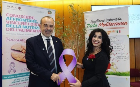 Disturbi alimentari, presentata la campagna alla Pisana