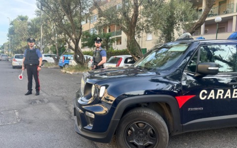 Due giovani feriti da colpi d’arma da fuoco: possibile collegamento con la droga