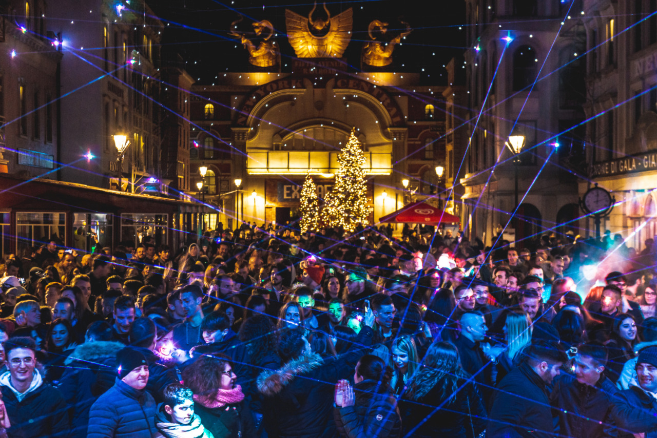 Festeggia il Capodanno a Cinecittà World: divertimento assicurato dalle 18 alle 6