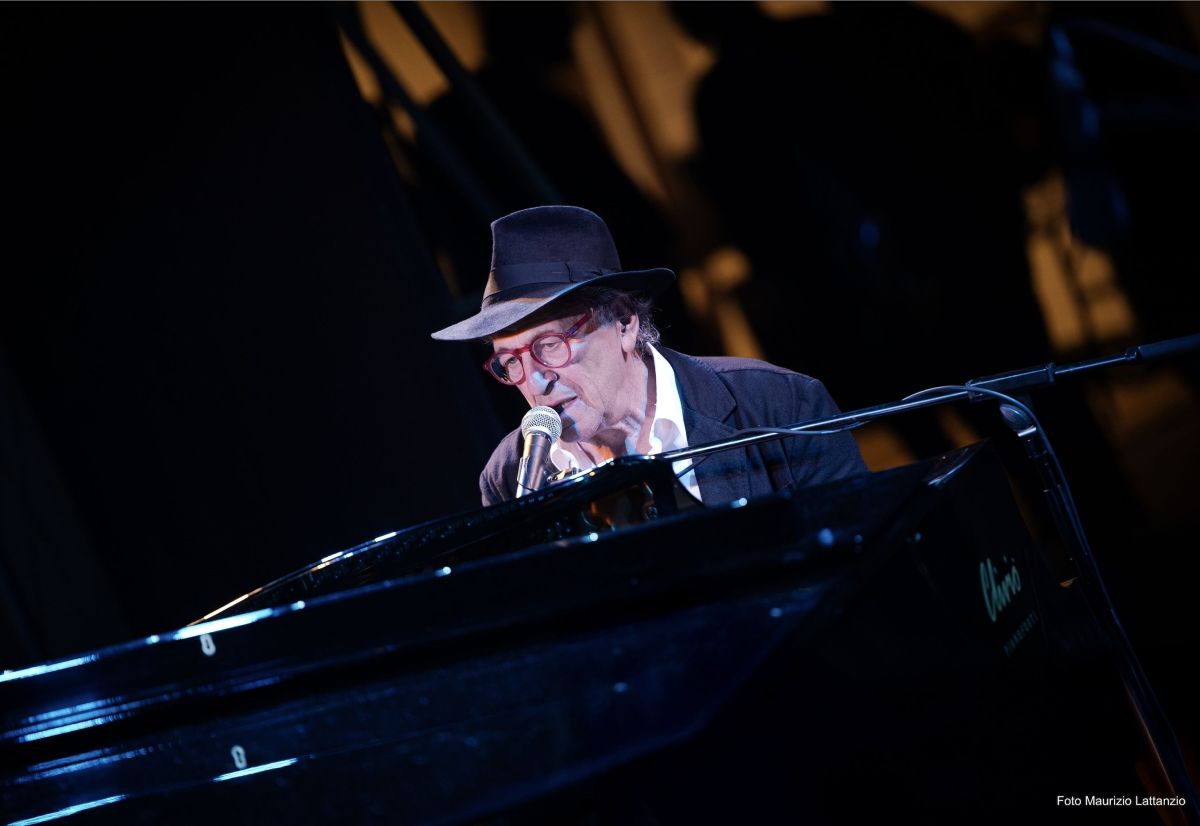 Il 18 dicembre si chiude il tour di Mimmo Locasciulli con un concerto speciale