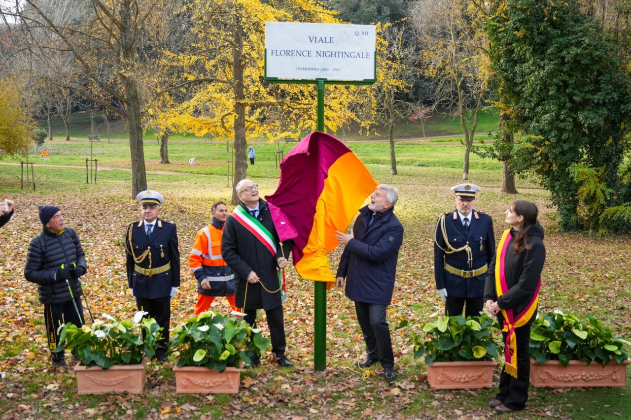 Inaugurata la targa stradale in onore di Florence Nightingale, pioniera dell’infermieristica