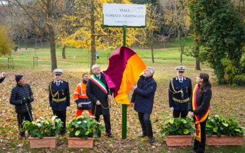Inaugurata la targa stradale in onore di Florence Nightingale, pioniera dell’infermieristica