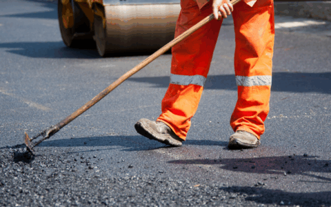 Interventi sulla A12: chiusure notturne tra svincoli e area di servizio