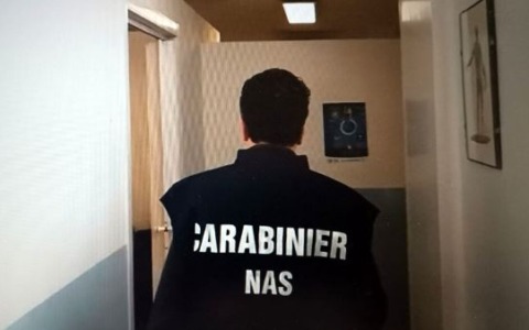 Ispezioni in 73 shisha bar: 14 denunce e sequestri in tutta Italia