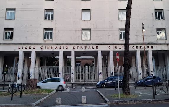 Occupato il liceo Giulio Cesare di Roma dopo la scoperta della ‘lista stupri’