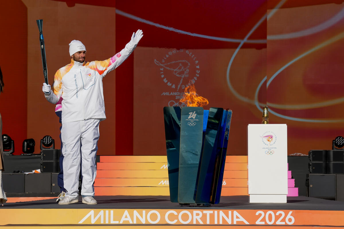 Partito il viaggio della fiamma olimpica per Milano-Cortina 2026