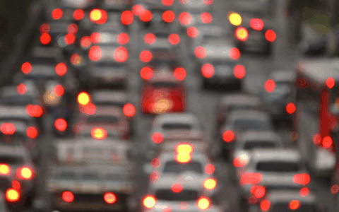 Proposta di semafori intelligenti per le strade veloci della città