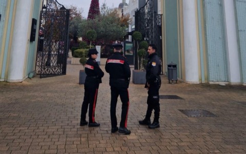 Quattro cittadini peruviani arrestati per furti nell’outlet di Valmontone