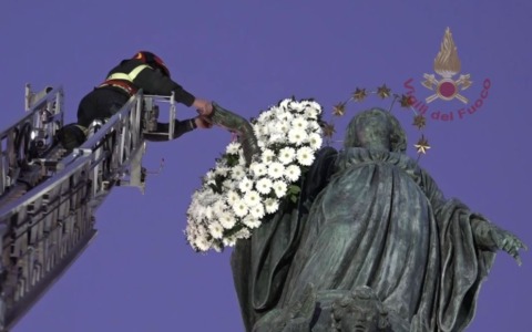 Rinnovo dell’omaggio dei Vigili del Fuoco alla Madonna in Piazza di Spagna