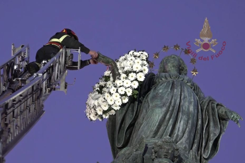 Rinnovo dell’omaggio dei Vigili del Fuoco alla Madonna in Piazza di Spagna